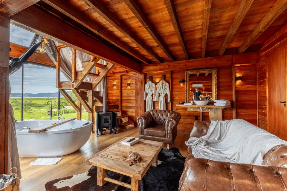 Cabana Aurora bed and tub with a view of the fields